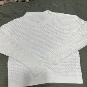 White textured sweater size M